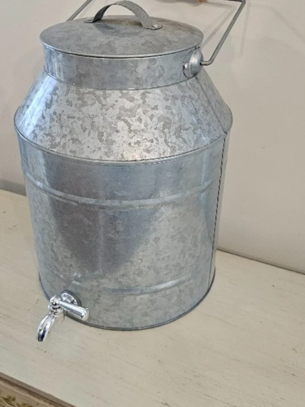 NWOT BHG 2.5 Gallon Galvanized Metal Steel Water Beverage Dispenser Farm Country